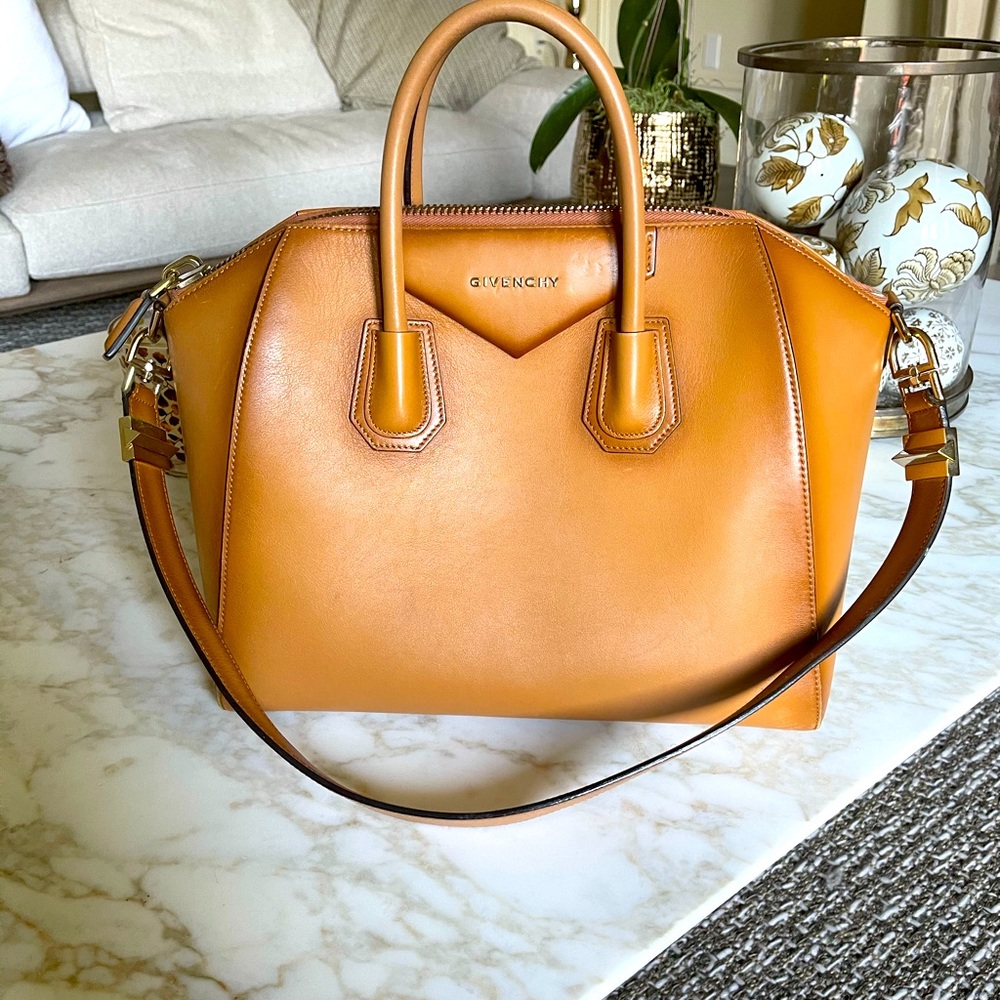 Givenchy large Antigona bag.. comes with a dust bag